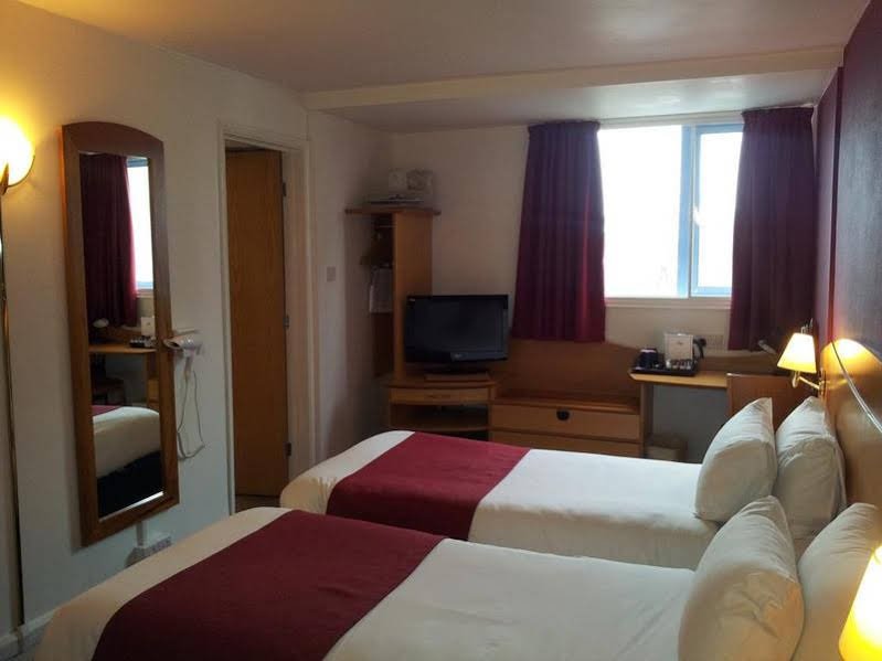 Фото Waterloo Hub Hotel & Suites