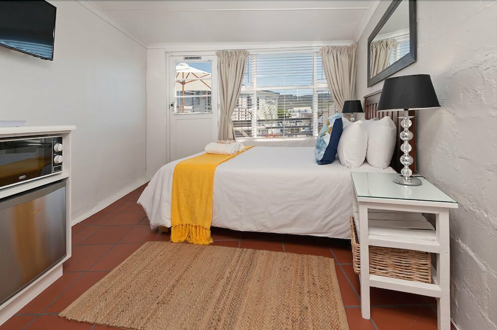 Hotel TwentyFour 17 Inn, Earth, photo