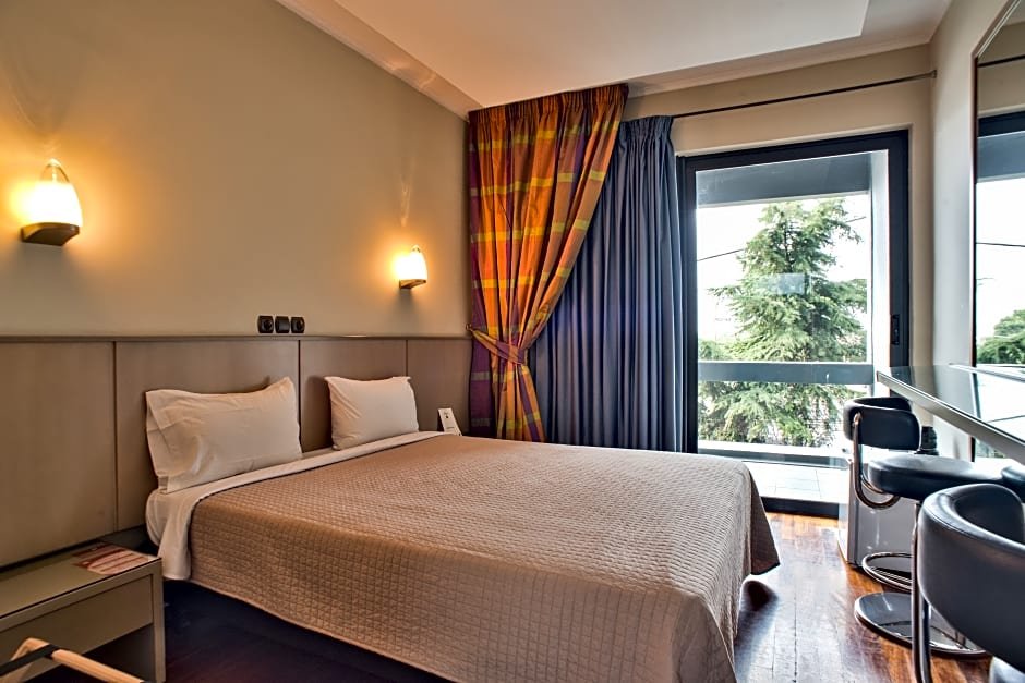 Фото Pines Hotel