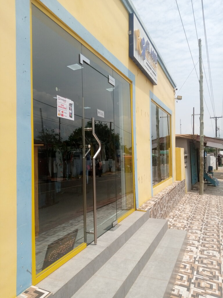 Children's clothing store Classy kids closet, Accra, photo