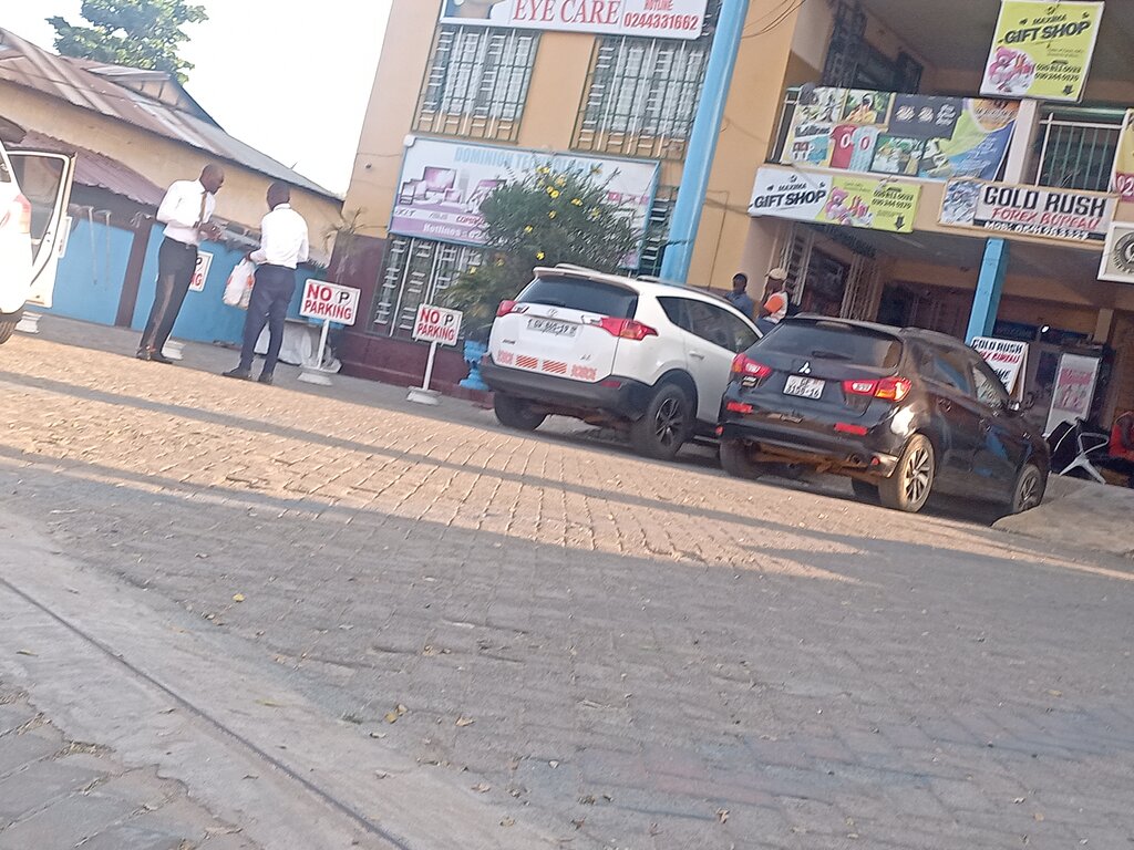 Foreign trade and foreign economic organizations Gold rush forex bureau, Accra, photo