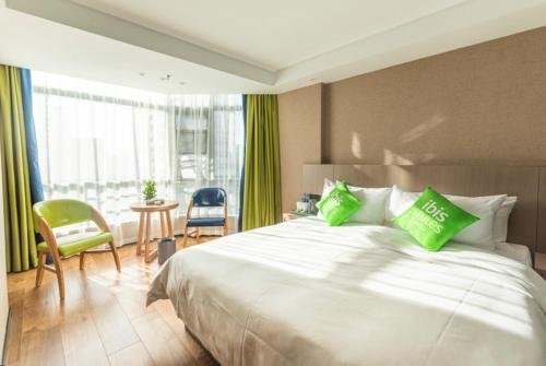 Фото Ibis Styles Fuzhou Wuyi Square Hotel
