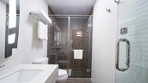 Фото Ibis Beijing Tiantandongmen Metro Station Hotel