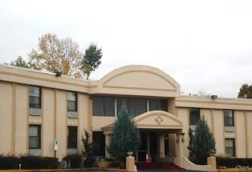 Фото Townhouse Inn & Suites