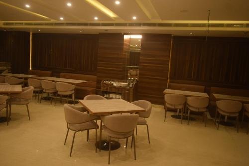 Фото Hotel Avalon Inn