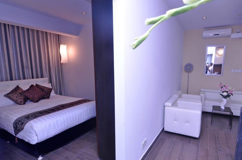 Фото Contemporary Heights Resort and Hotel