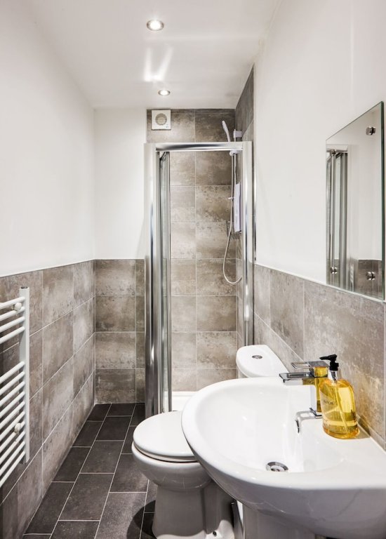 Фото Midway Apartments