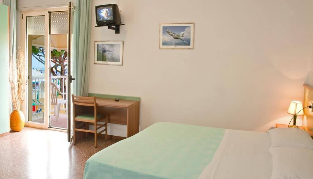 Фото Hotel Janeiro Frontemare