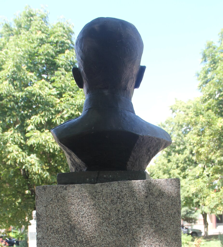Monument, memorial Бюст Героя Советского Союза Сириченко Николая Трофимовича, Valuyki, photo
