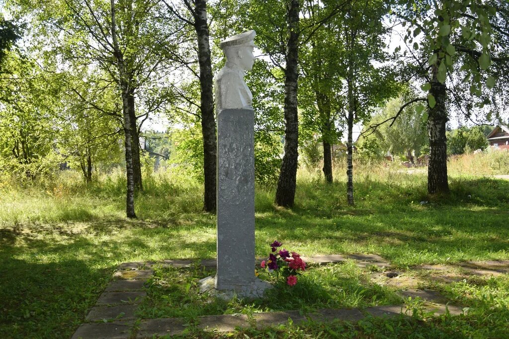 Monument, memorial Бюст Героя Советского Союза Алексея Ивановича Кошкина, Yaroslavl Oblast, photo