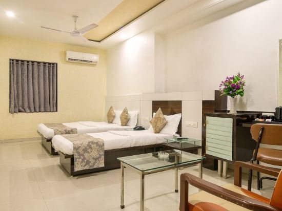 Фото Hotel Satkar