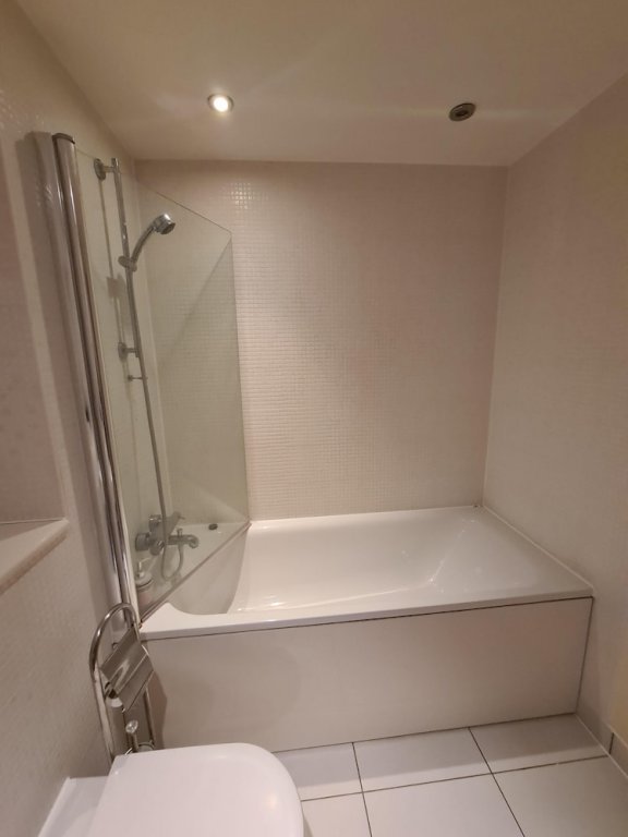 Фото Cosy Studio Apartment in Canary Wharf