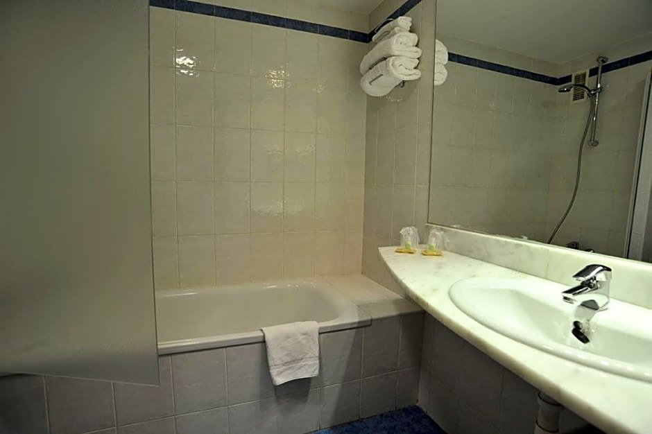 Фото Hotel Campanile Madrid - Alcalá de Henares