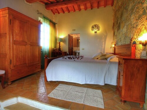 Гостиница Rustic Villa with Private Pool near Montepulciano в Монтепульчане