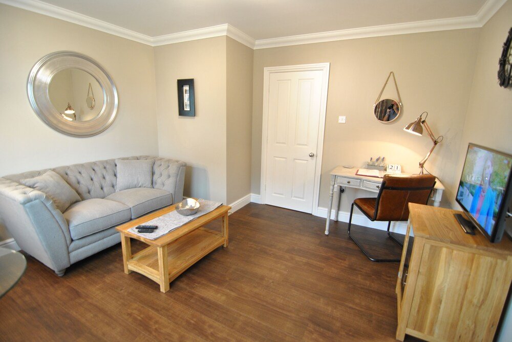 Фото Lord Raglan House