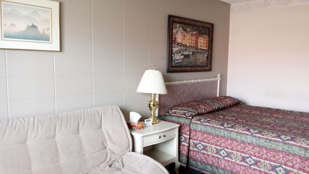 Фото Camrose Motel