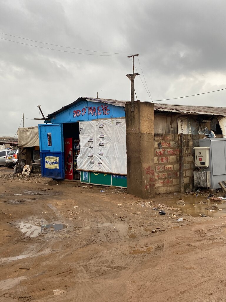 Bar, pub Odo Na 3y3 Spot, Accra, photo