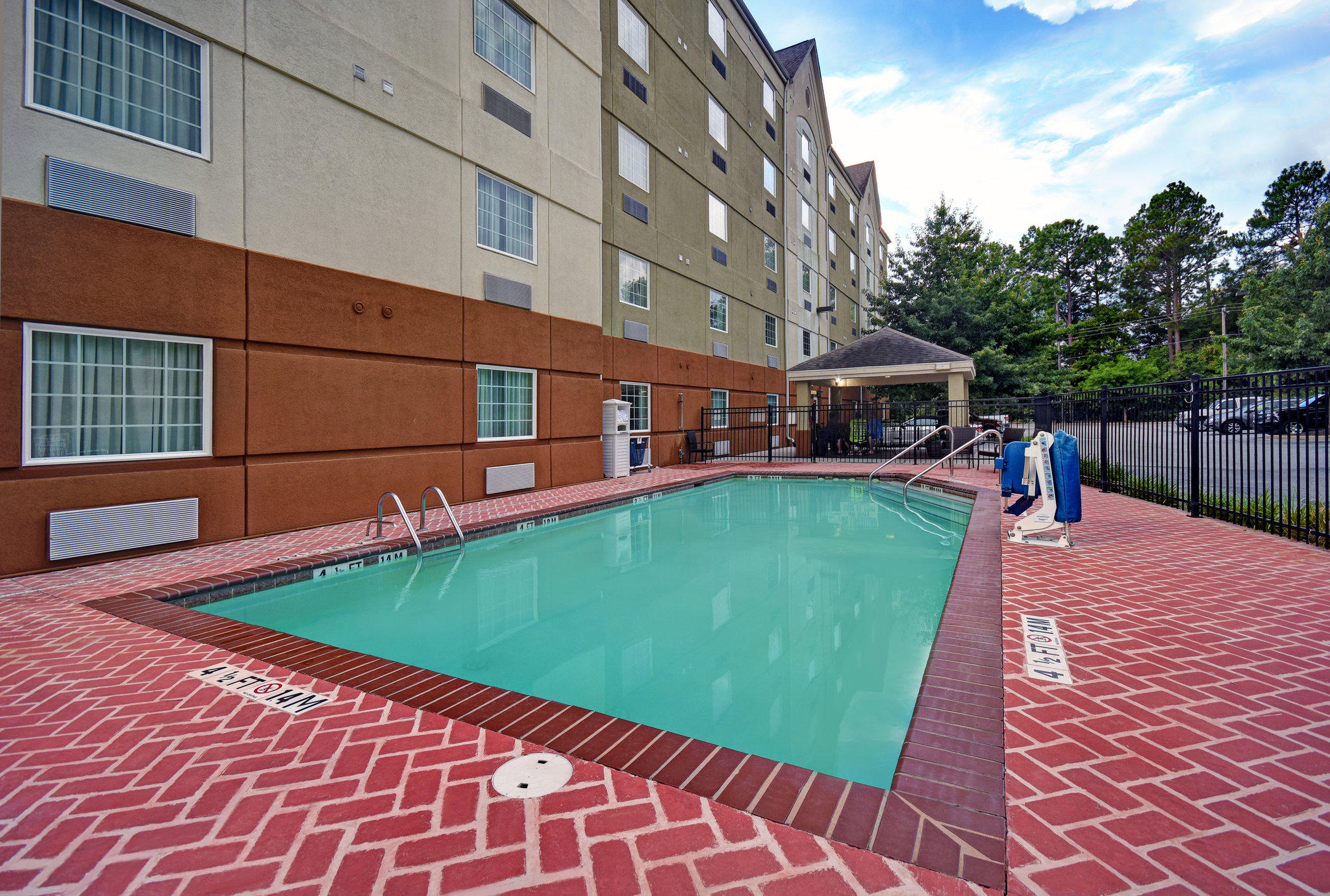 Фото Candlewood Suites, Columbia/Ft. Jackson, an Ihg Hotel