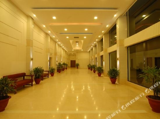 Фото Chanakya Bnr Hotel