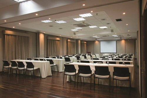 Гостиница Embassy Suites by Hilton Bogotá Rosales в Боготе