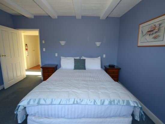 Фото Akaroa Village Inn
