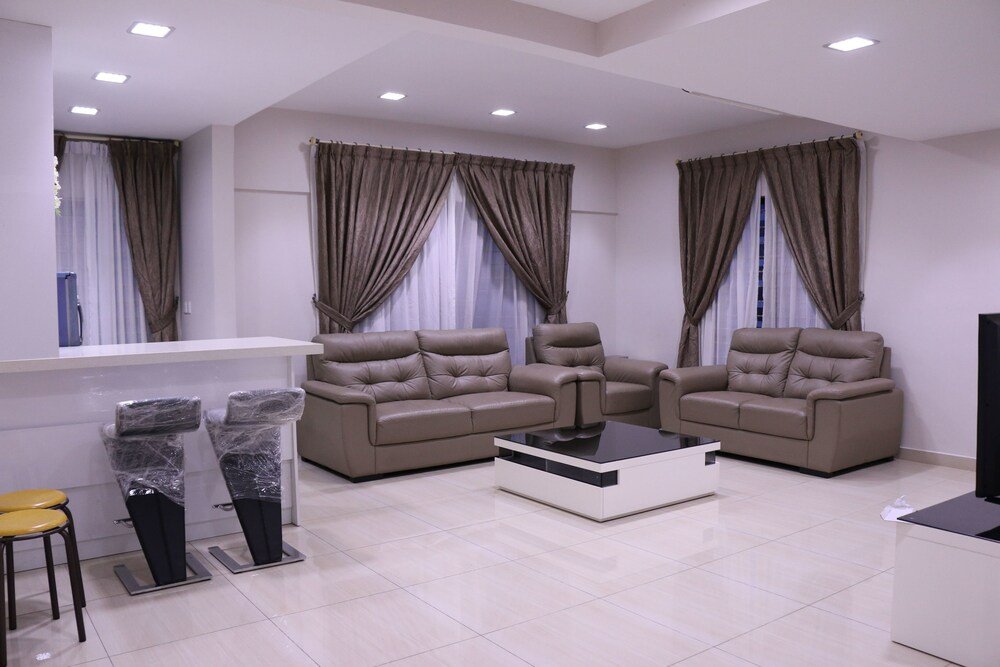 Фото Marina Travellers Suite Marina Court