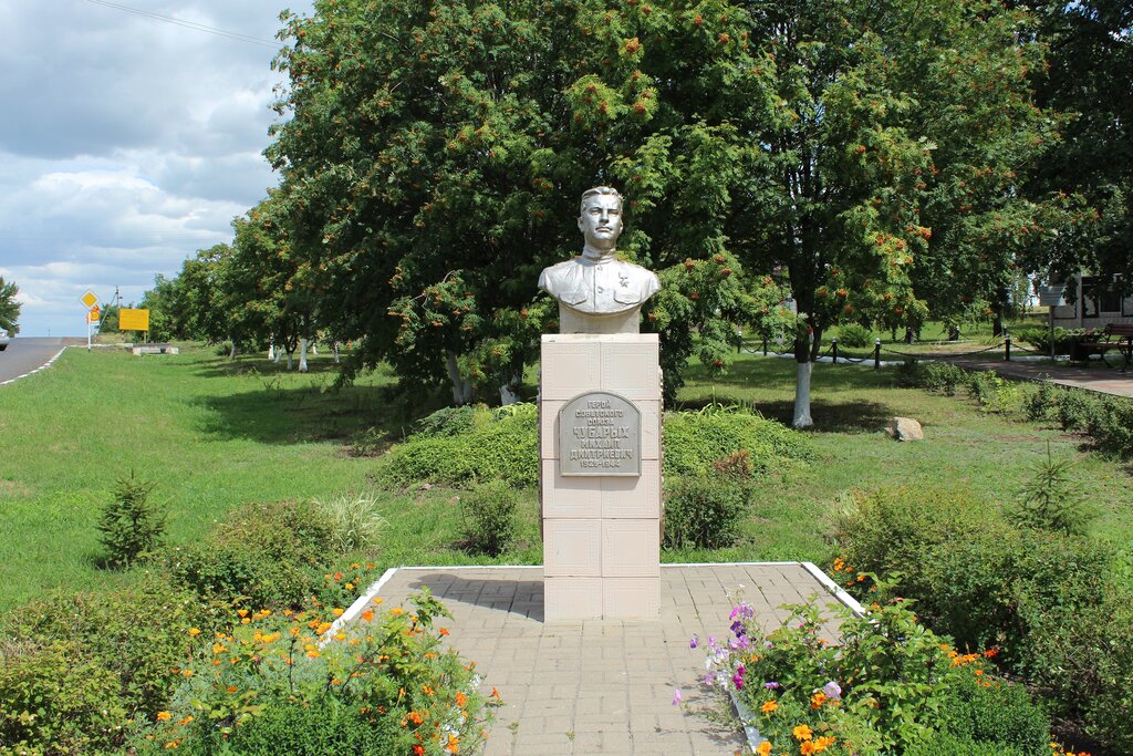 Monument, memorial Бюст Чубарых Михаилу Дмитриевичу, Belgorod Oblast, photo