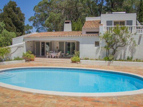 Гостиница Roofed Villa in Albufeira With Private Swimming Pool