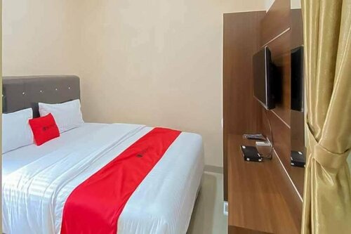 Гостиница RedDoorz Plus @ Jalan P. Emir Moh Noer Lampung в Бандар-Лампунге
