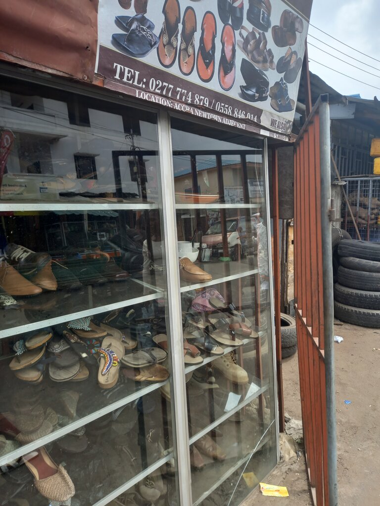 Shoe store Yopoo shoes, Accra, photo