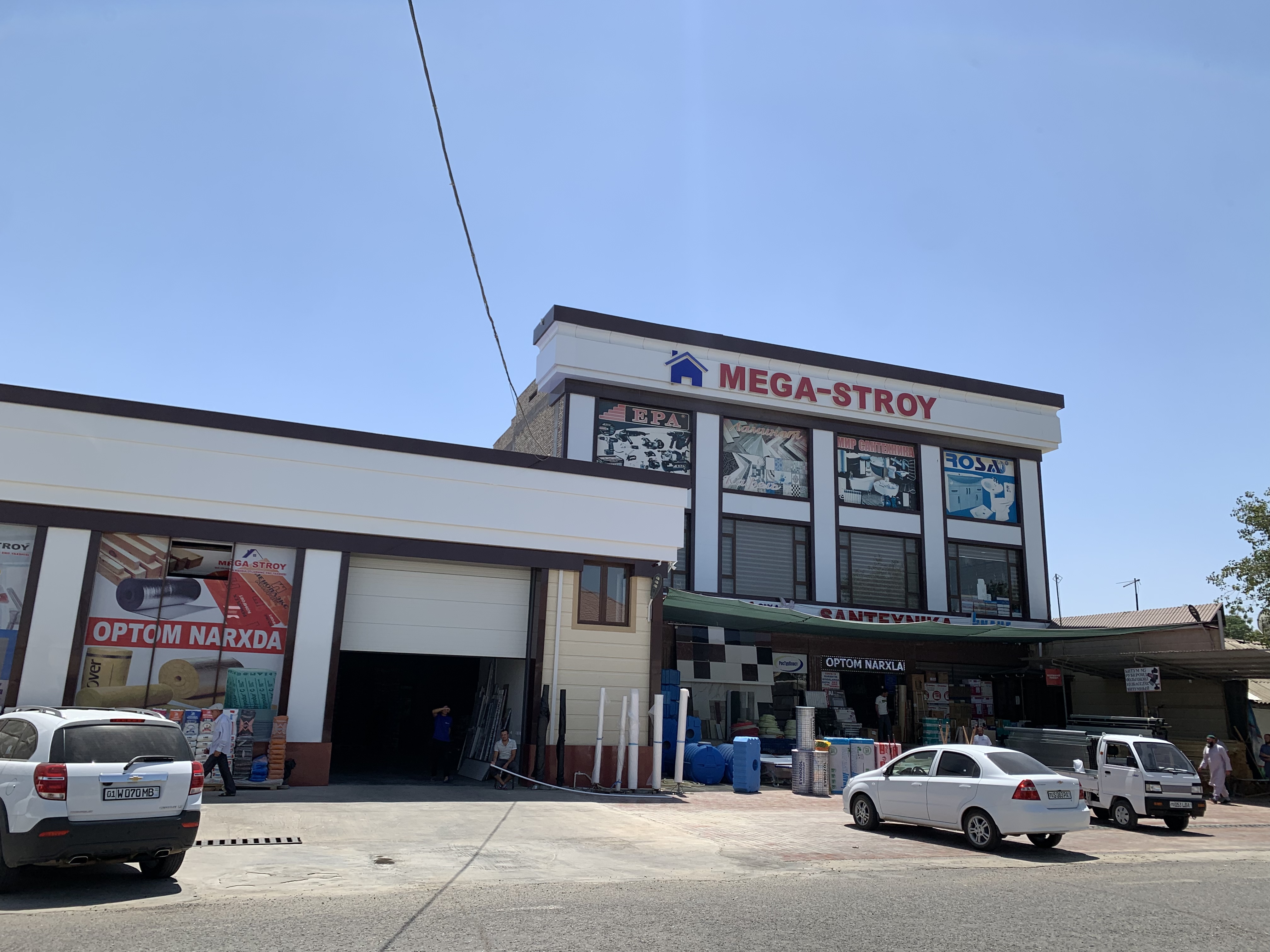 Oq bluzkalardagi talaba qizlarning yalangoch fotosuratlari