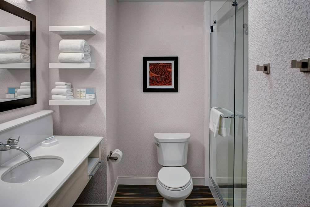 Фото Hampton Inn & Suites Richmond - Downtown