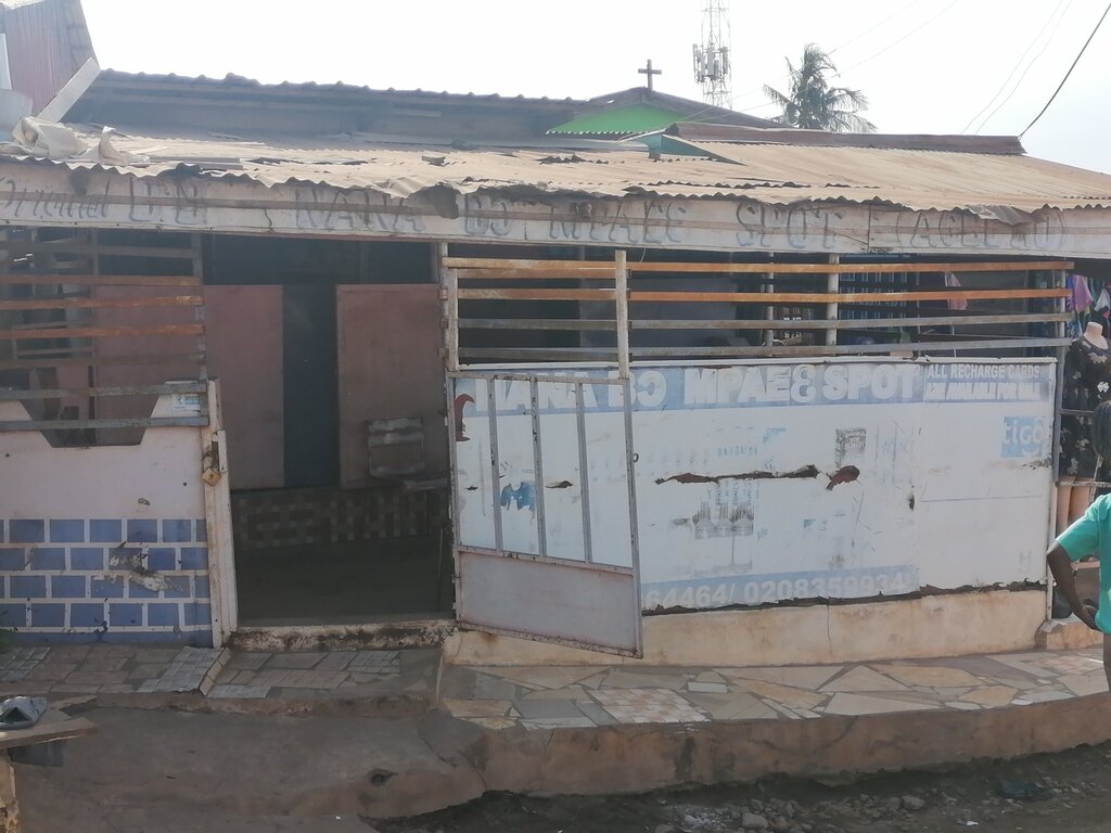 Bar, pub Nana Bo Mpae Spot, Accra, photo