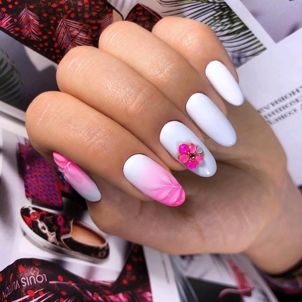 25 Summer Nail Art Ideas That Aren't Afraid to Bring on the Color Cream nail art
