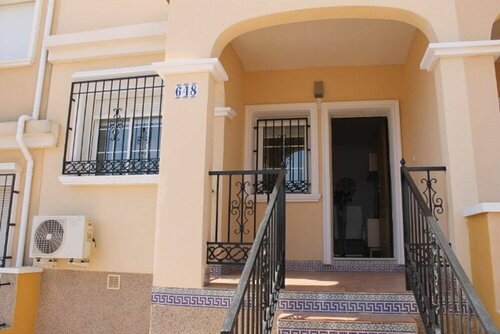 Гостиница Entre Golf Townhouse with Communal Pool Vm16
