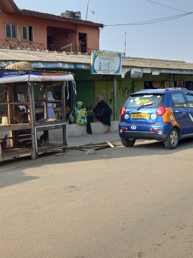 Clothing store Kiyas closet, Accra, photo