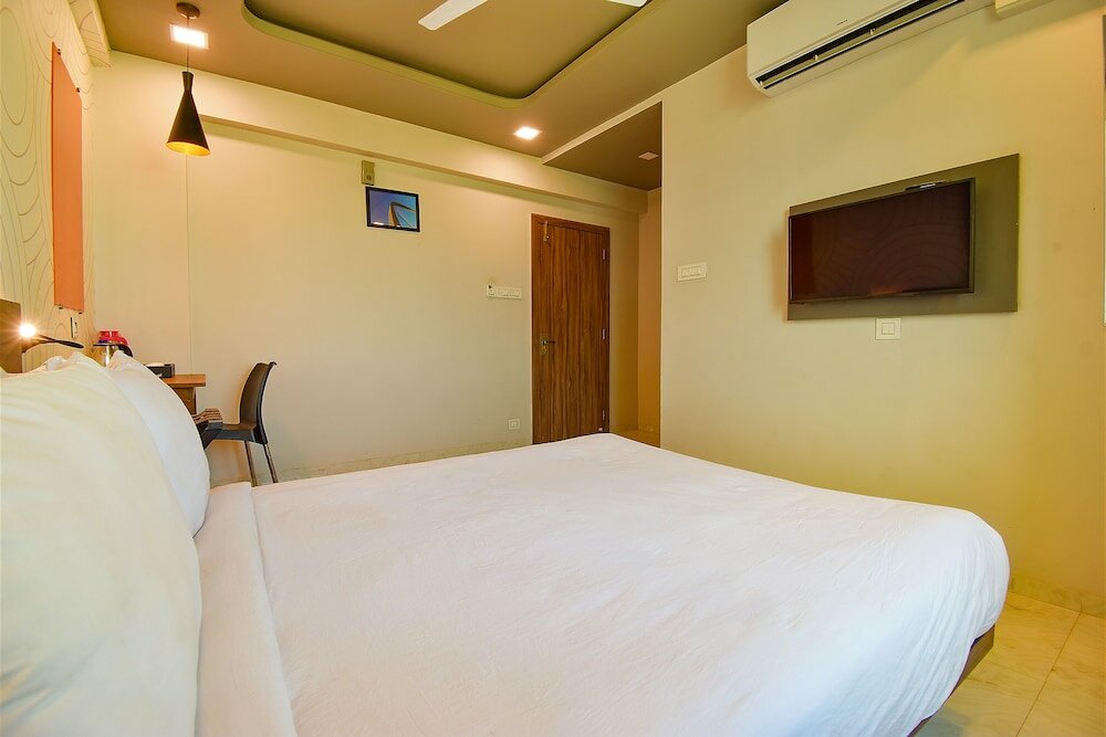 Фото Fabhotel Royal Inn