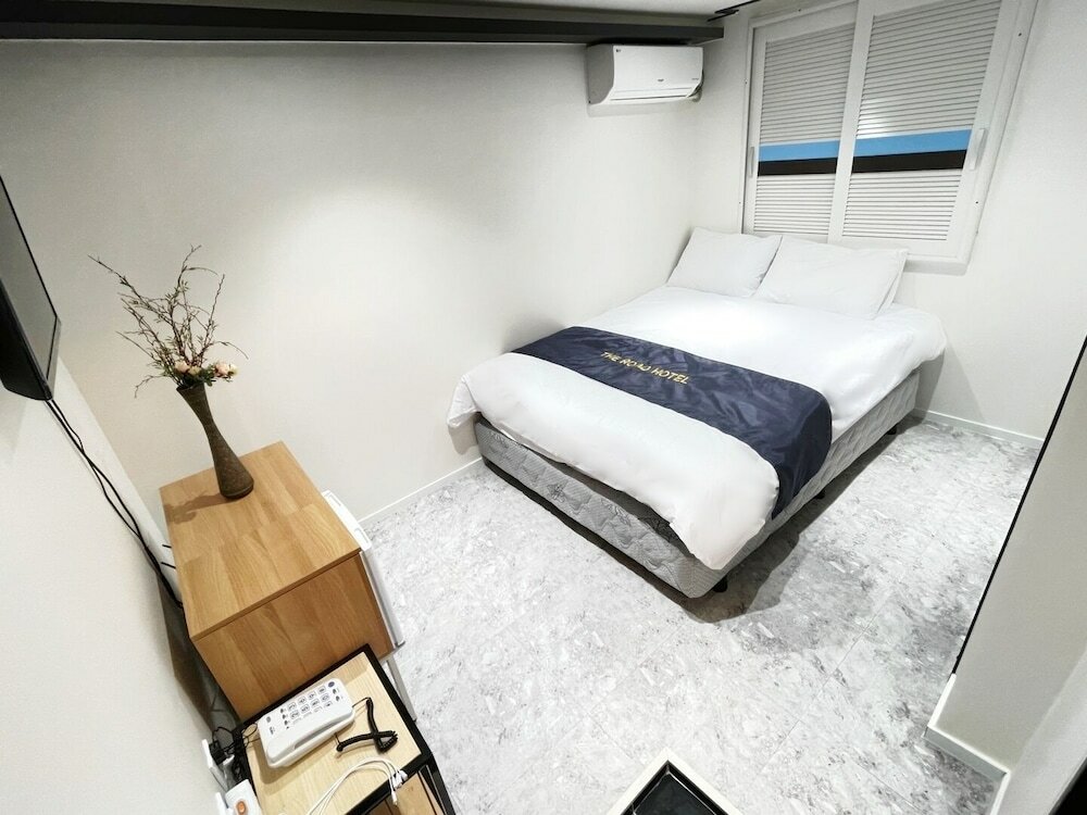 Фото The Road Hotel