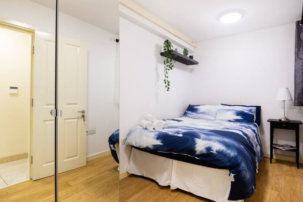 Фото Stylish 2 Bedroom Apartment in the Heart of Shepherds Bush