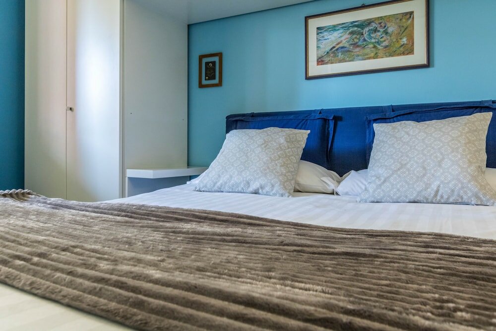 Фото Altido Quiet Apt w Terrace in Beautiful Area