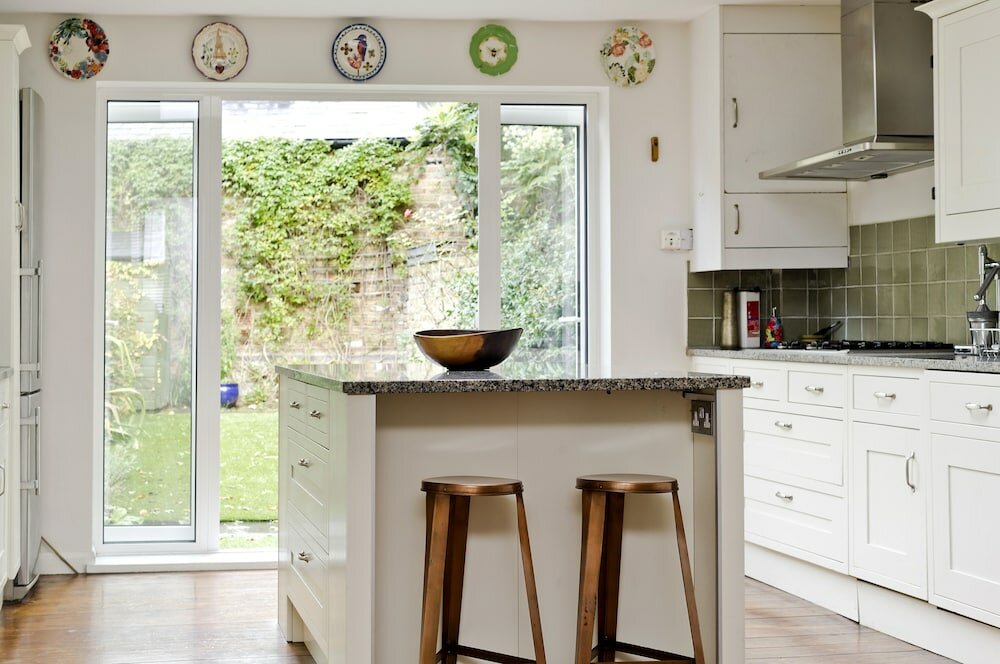 Фото Fulham 4-bed House & Garden Near Tube