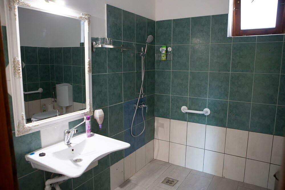 Фото Hunyadi Panzió- Apartmanház