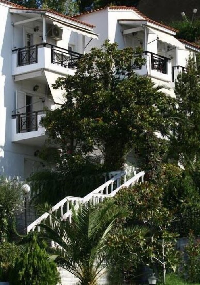 Фото Dennis Hotel