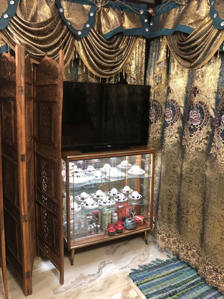 Фото Centrally Located 4 Bedroom House