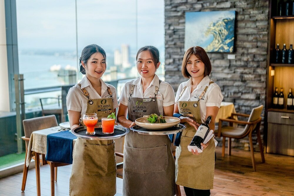 Фото Oakwood Hotel and Residence Sri Racha