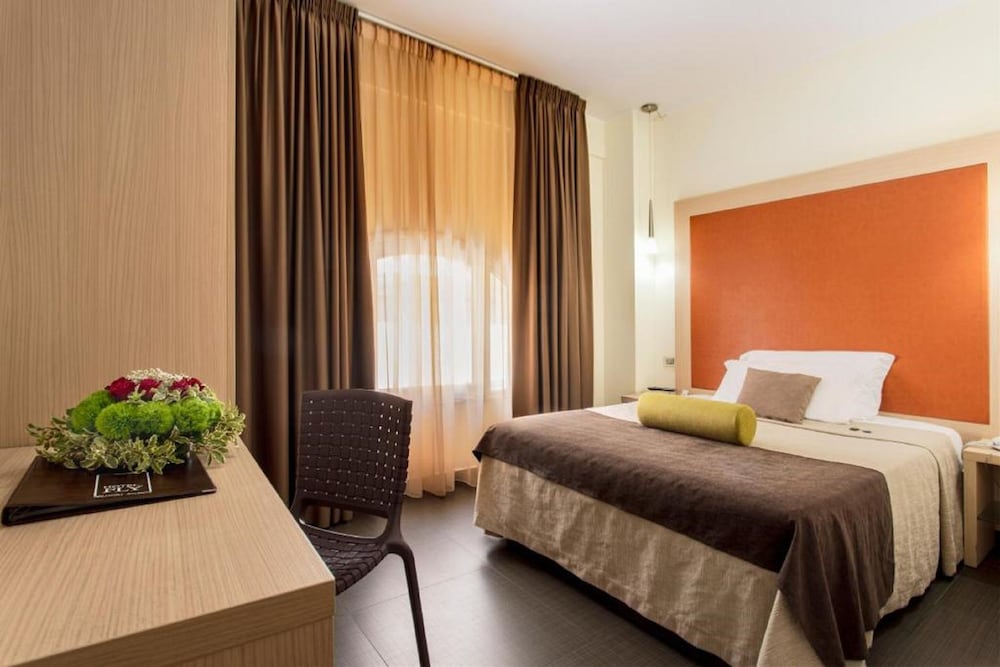 Фото отеля 2