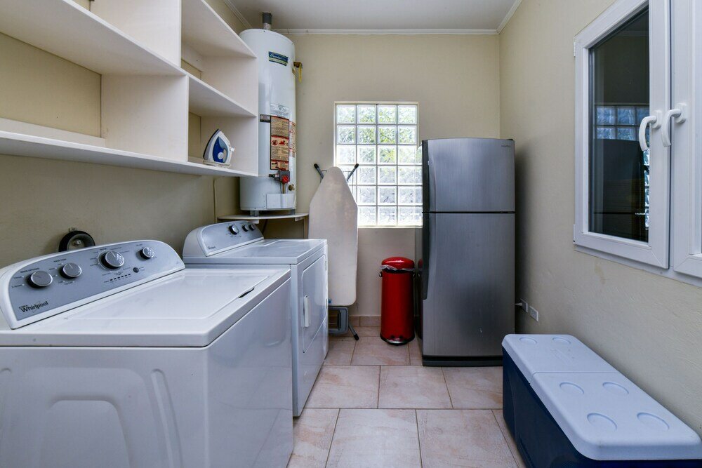 Фото Beach Front Luxury Villa! Boca Catalina Malmok!