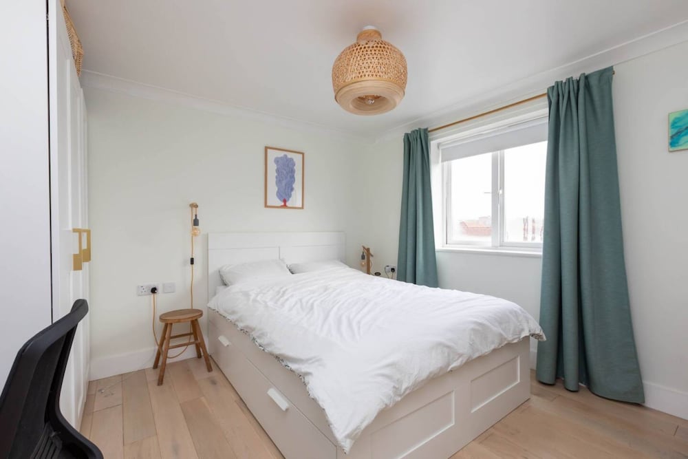 Фото Stylish and Light 1 Bedroom Flat Near Victoria Park