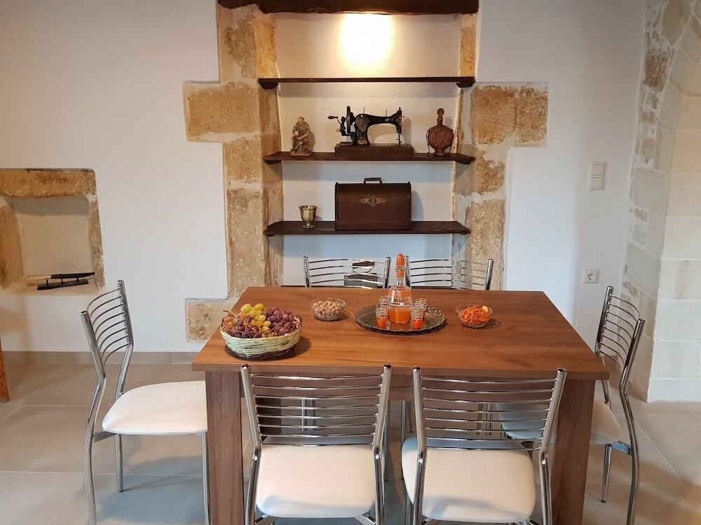 Фото Traditional Villa in Fres