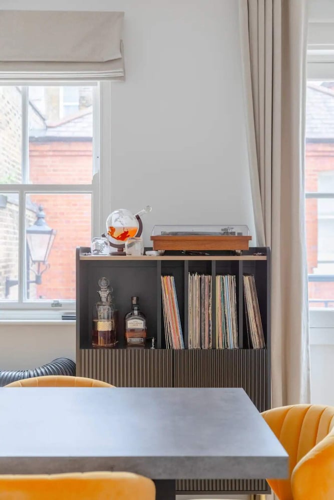 Фото Modern & Centrally Located 2bd Flat - Marble Arch!